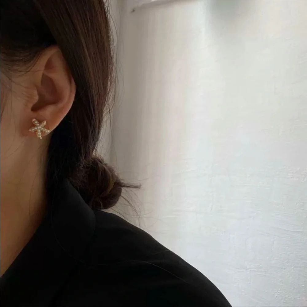 Starfish Pearl Stud Earrings - Picture 5 of 6